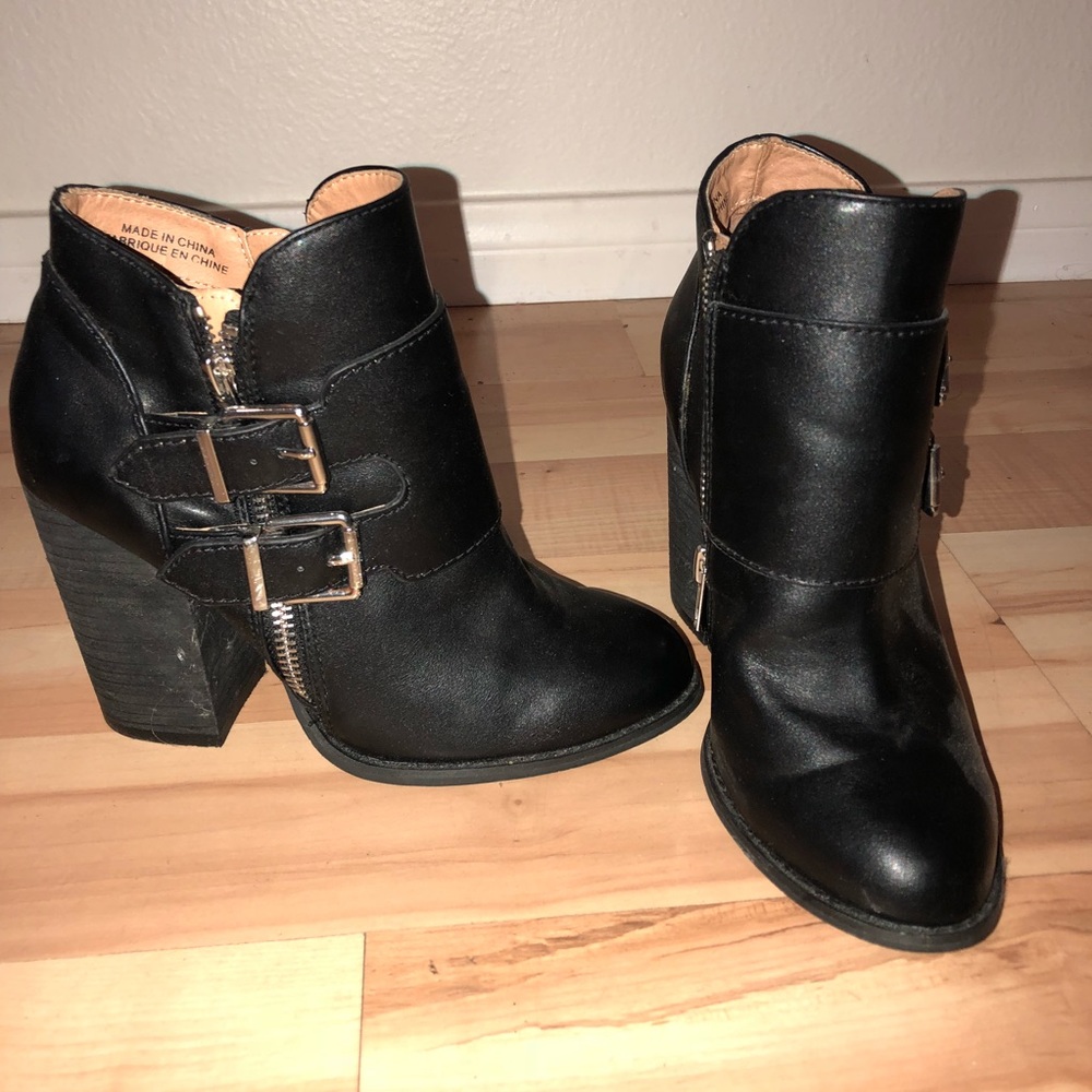 Urban Outfitters Black Leather 4inch ankle boots!
